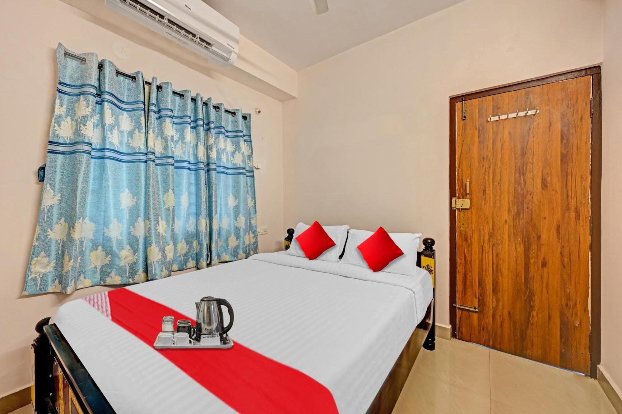 Hotel O Coastal Inn Luxury Service Apartments Kākināda Exterior foto