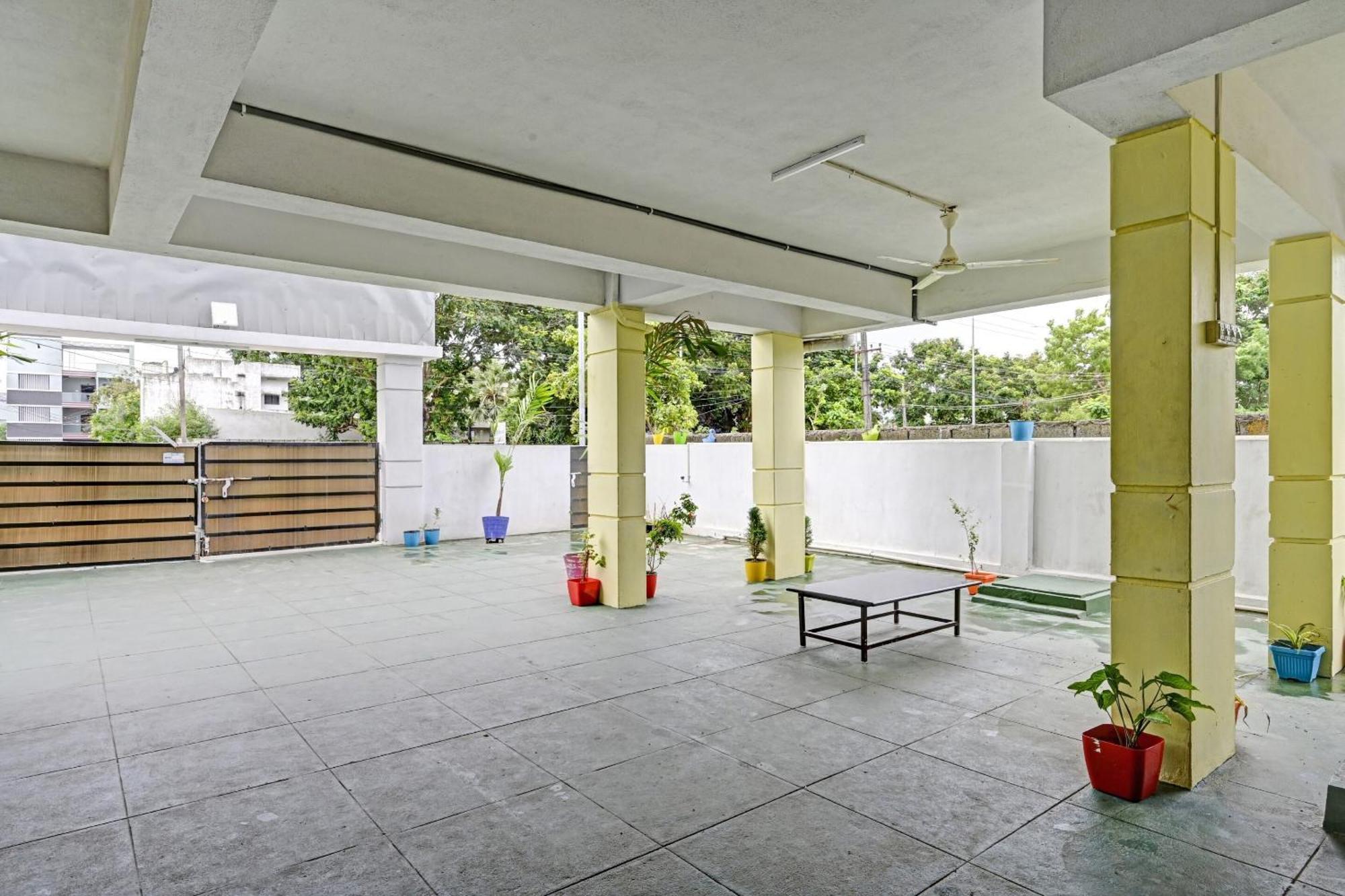 Hotel O Coastal Inn Luxury Service Apartments Kākināda Exterior foto